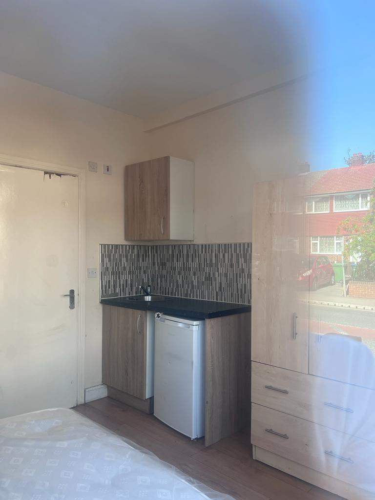 En-suite studio in Bexley to let, DSS accepted