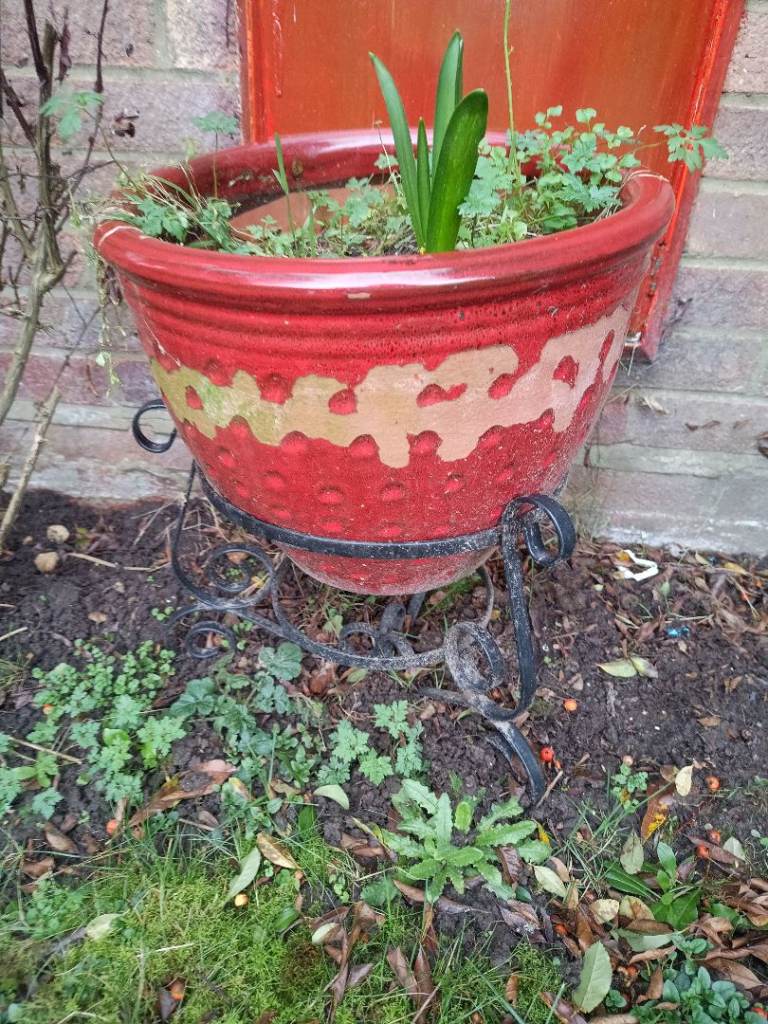 Large heavy ceramic planter with metal base 
