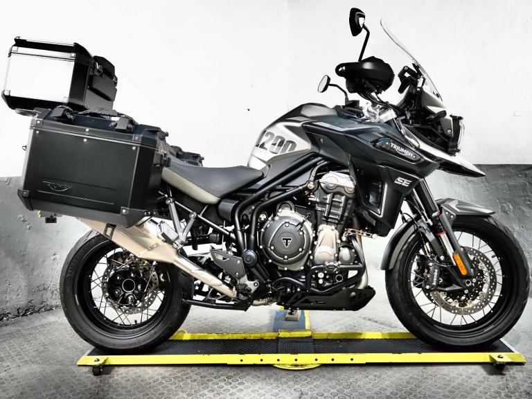 2021 Triumph Tiger 1200 Desert Special edition 6k Full luggage ,stunning
