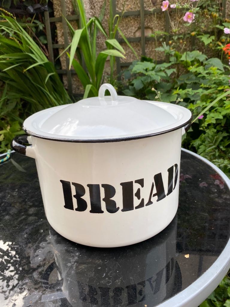 Enamel bread bin