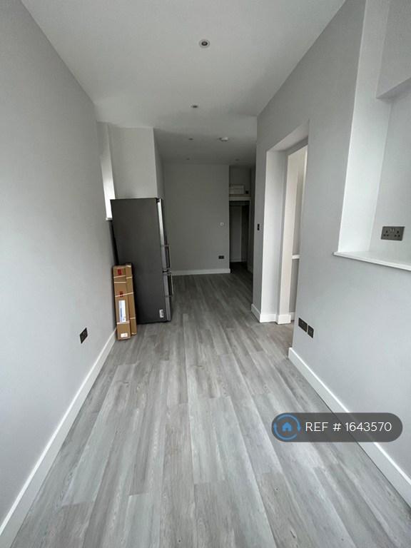Studio flat in East End Road, London, N2 (#1643570)