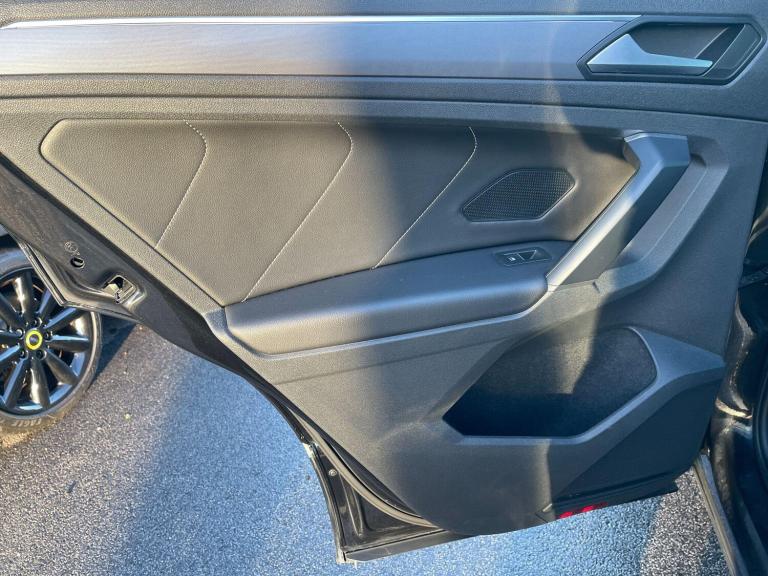 2020 Volkswagen Tiguan 1.5 TSI EVO R-Line Tech DSG Euro 6 (s/s) 5dr ESTATE Petrol Automatic