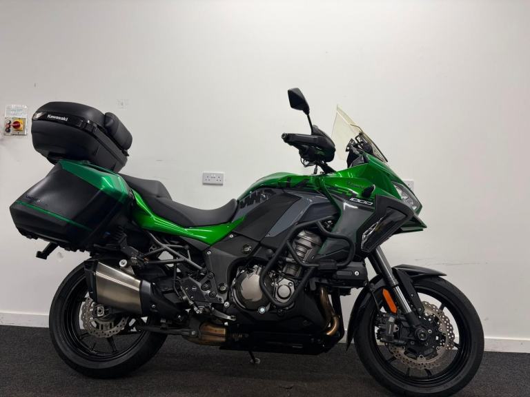 KAWASAKI VERSYS 1000 SE ** FULL LUGGAGE - SPOTLIGHTS - WARRANTY ** 