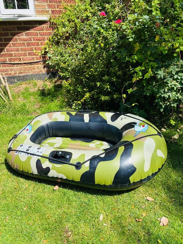 Inflatable dinghy 