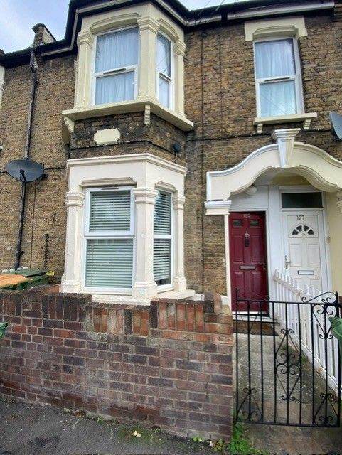 2 Bedroom Flat To Rent Canning Town E16 - Newly Reburbished