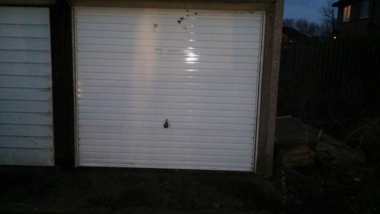 HP2 ~ Lock up Garage ~ For sale ~ Hemel ~ Wide turning ~ Avoid Hemel Traffic ~ Building potential!!