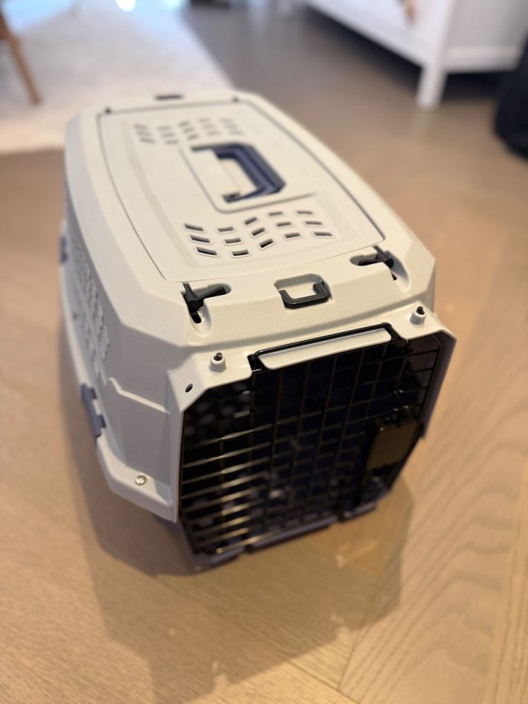Cat Carrier Hard Case in great condition