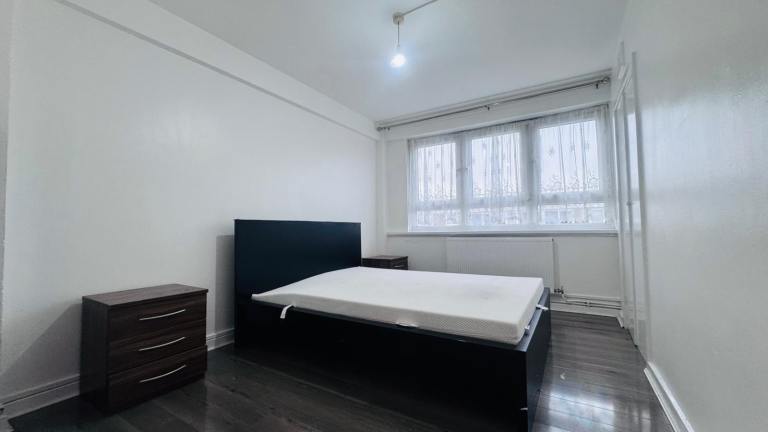 Room Available in a shared 3 Bedroom Apartment 