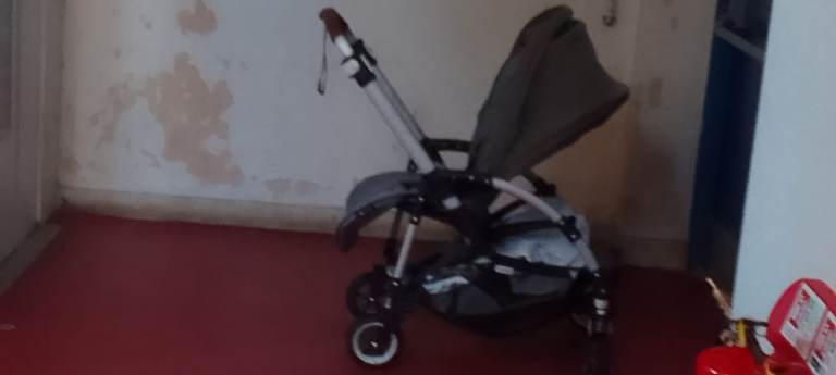 Bagaboo bee pushchair with seated buggy board