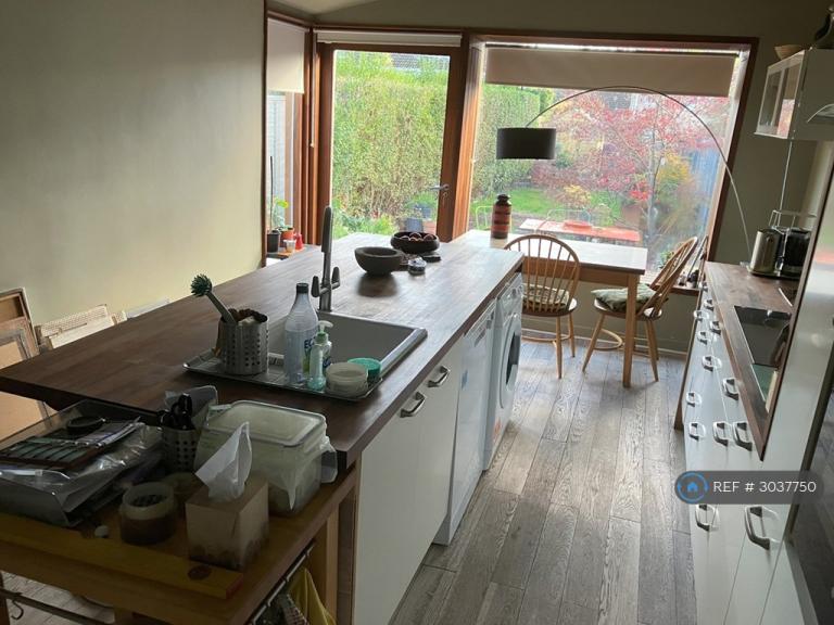 1 bedroom in Stanley Cottages, Woking, GU21 (#3037750)