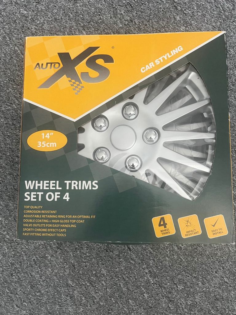 Universal Wheel trims 14 inch set of 4 new in box 