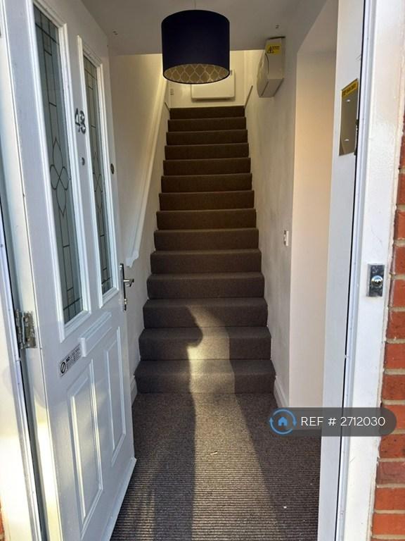 2 bedroom flat in Torun Way, Swindon, SN25 (2 bed) (#2712030)