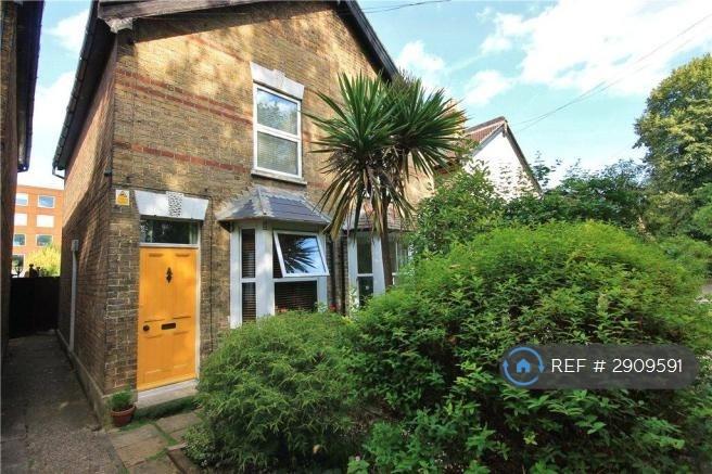 1 bedroom flat in Station Path, Staines-Upon-Thames, TW18 (1 bed) (#2909591)