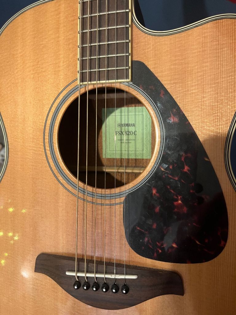 Yamaha Acoustic Guitar 