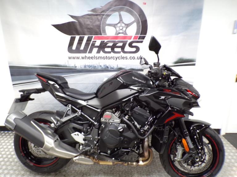 2025 KAWASAKI ZH2 WITH ONLY 1245 MILES FROM NEW