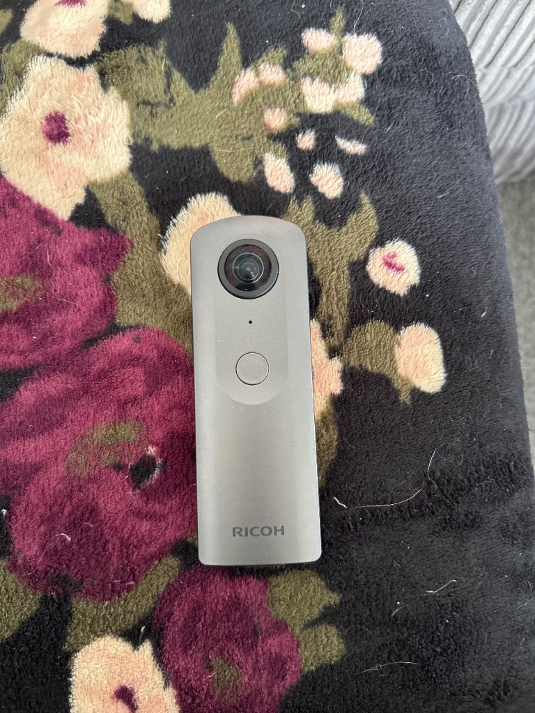 Theta v 360 camera 
