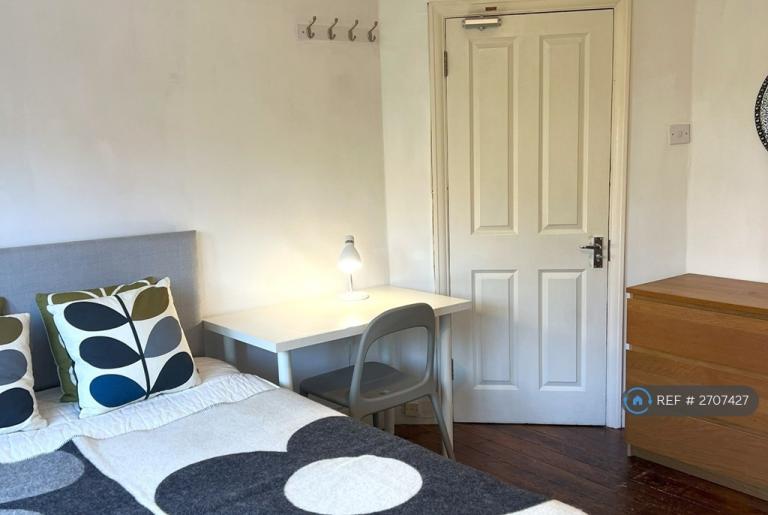 5 bedroom house in Bevendean Crescent, Brighton, BN2 (5 bed) (#2707427)