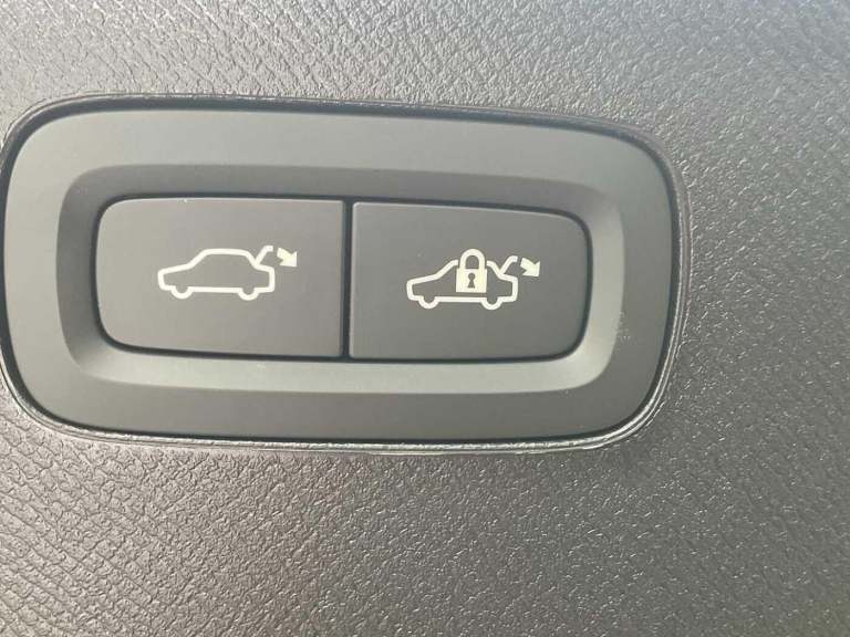 2025 Volvo XC90 Ultra, T8 AWD Plug-in hybrid, Electric/Petrol, Bright, 7 Seats ESTATE Petrol/Elec...