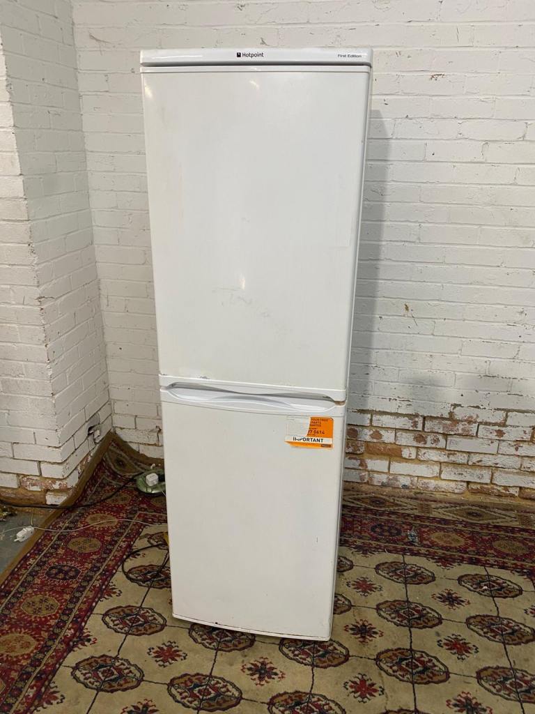 🚚Tall HotPoint White Fridge Freezer For Sale Works Great