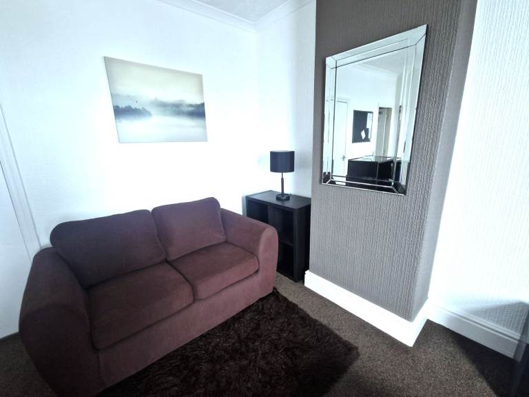 1 BED FLAT - NO DEPOSIT - SOME BILLS INCLUDED