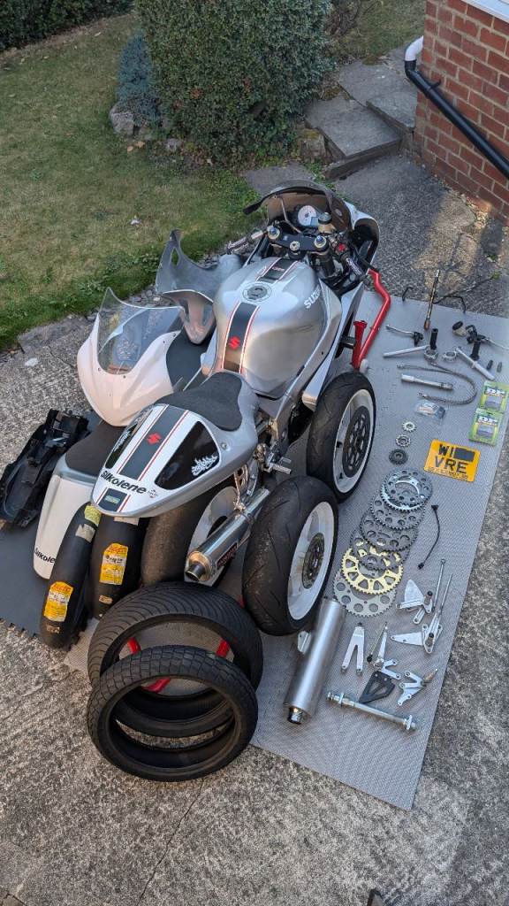 Suzuki, GSX-R 750Y Track Bike with V5 and huge spares package