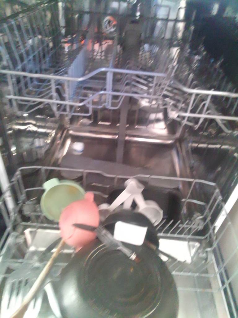 Full size dishwasher