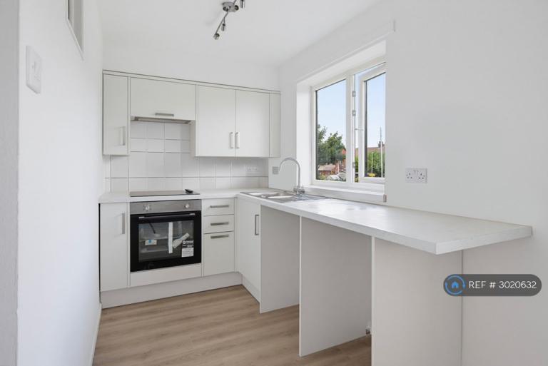 1 bedroom flat in Holts Lane, Poulton-Le-Fylde, FY6 (1 bed) (#3020632)