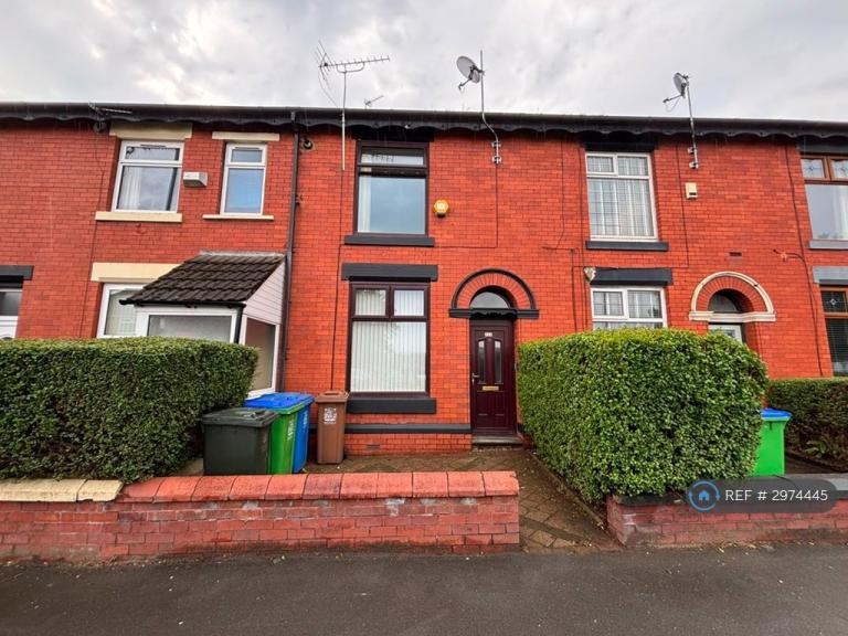 2 bedroom house in Oldham Road, Manchester, M24 (2 bed) (#2974445)