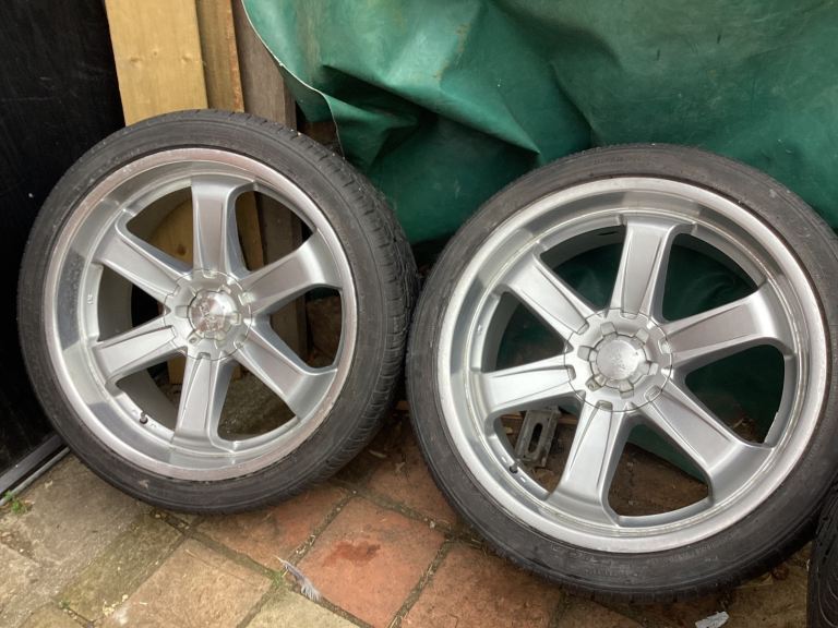  tyres Nexen  22 inch with alloy wheels L200