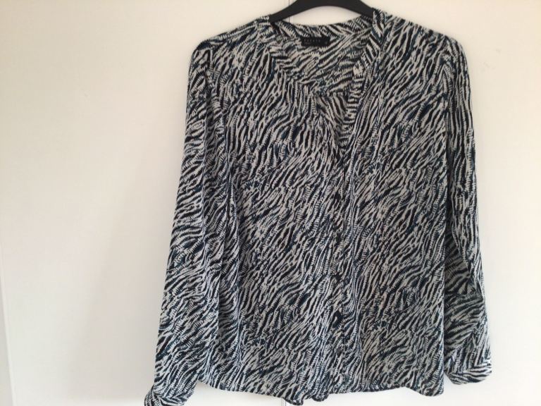 🌹 Papaya  Blouse Size 18 🌹 From Smoke free Pet free house. 