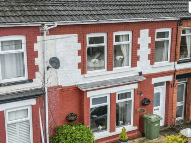 For Sale 3 Bedroom Terraced House  (Blackwood)