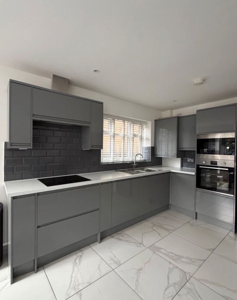 Howdens Modern Grey Kitchen Units 