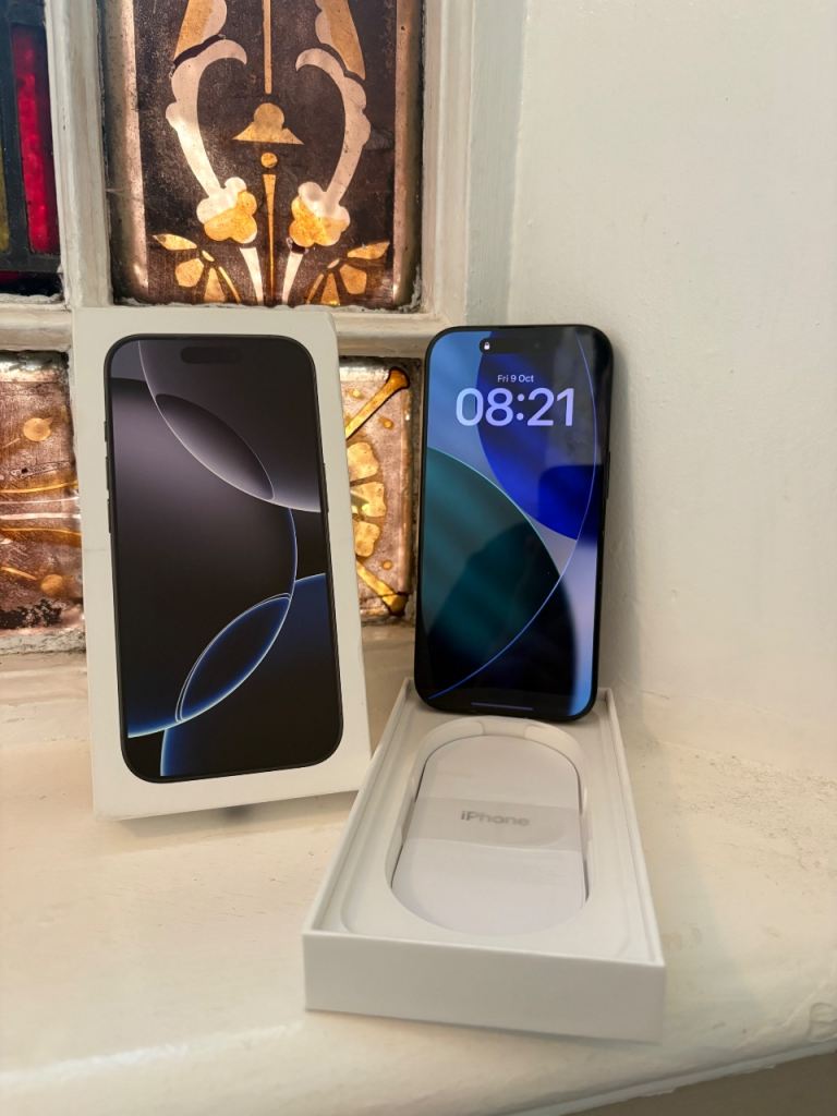 iPhone 16 pro Titanium 512 Gb