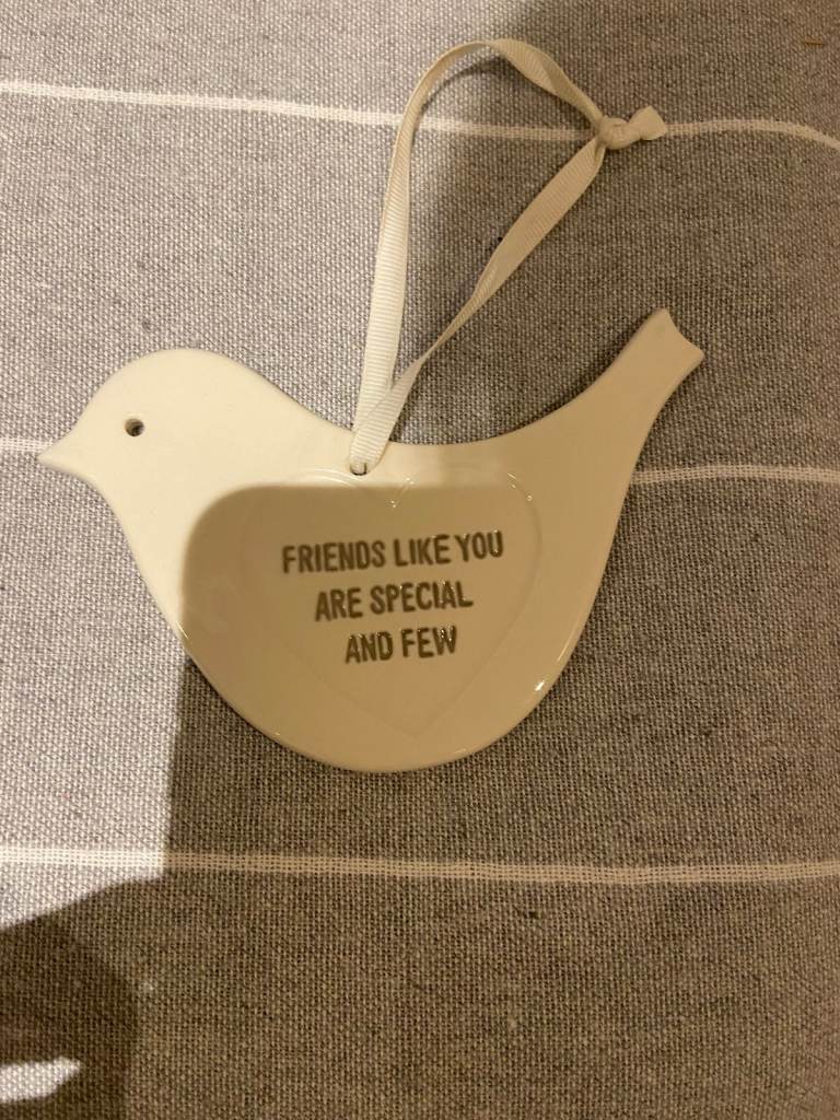 4 x house signs/plaques (friendship, love) price on ad is for all, or £2 each 