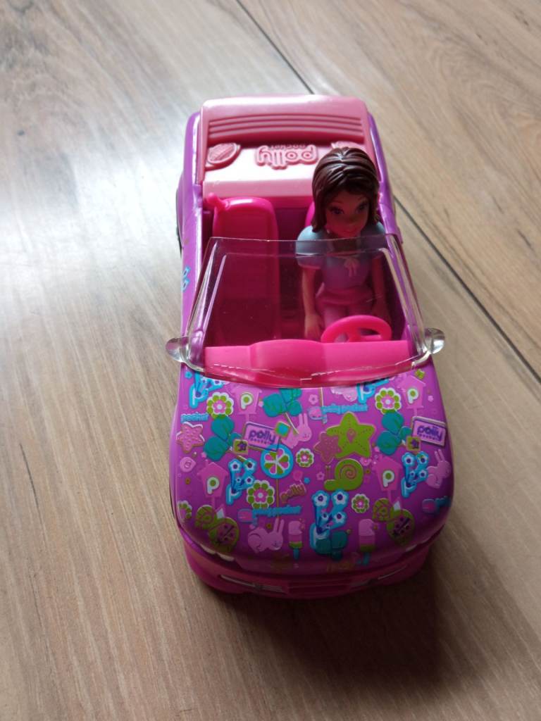 Polly pocket car and figure 