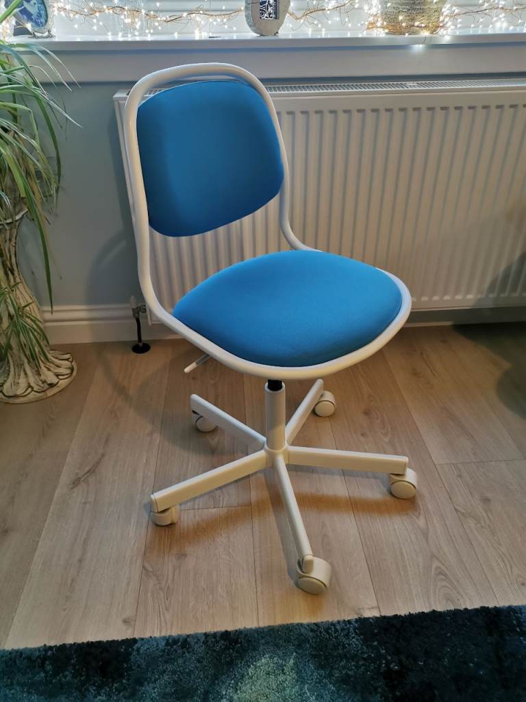 Childrens desk chair 