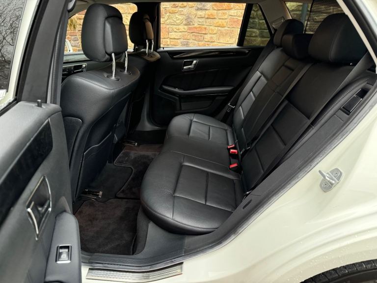 2011 Mercedes-Benz E Class E350 3.0 BLUE EFFICIENCY DIESEL AUTO ESTATE * ONLY 24000 MILES * TOP G...