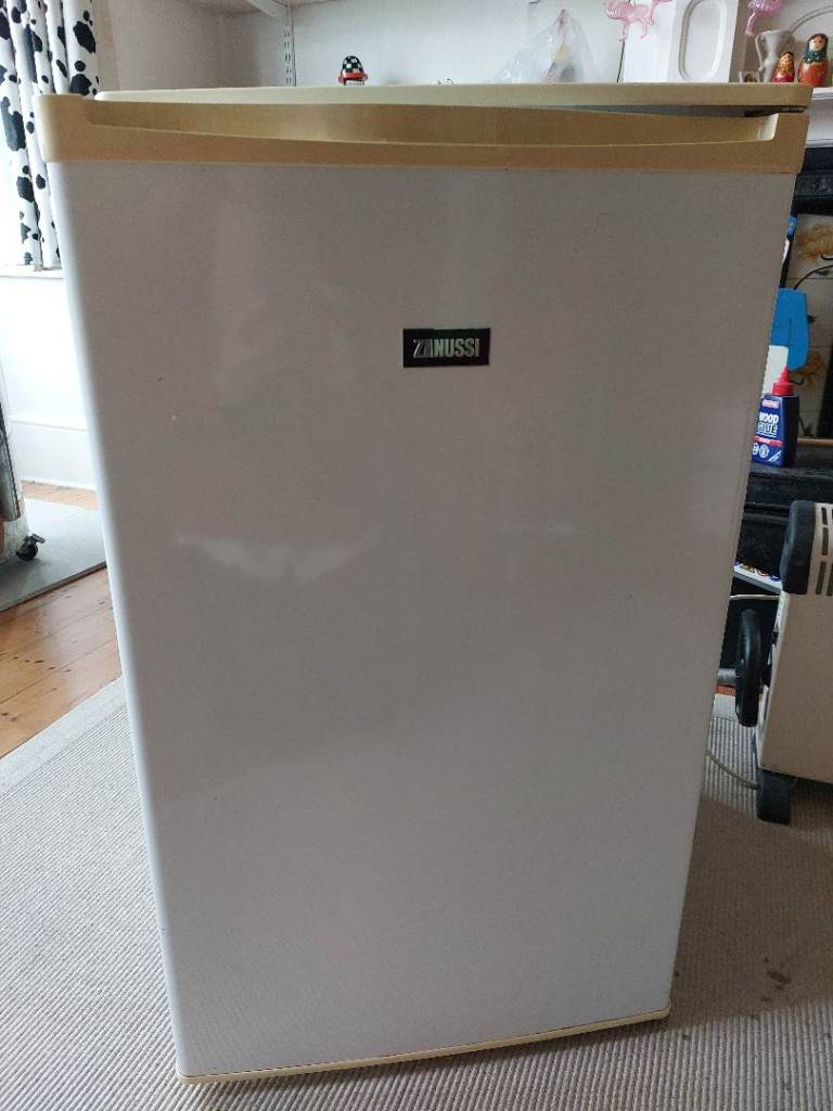 Undercounter freezer 