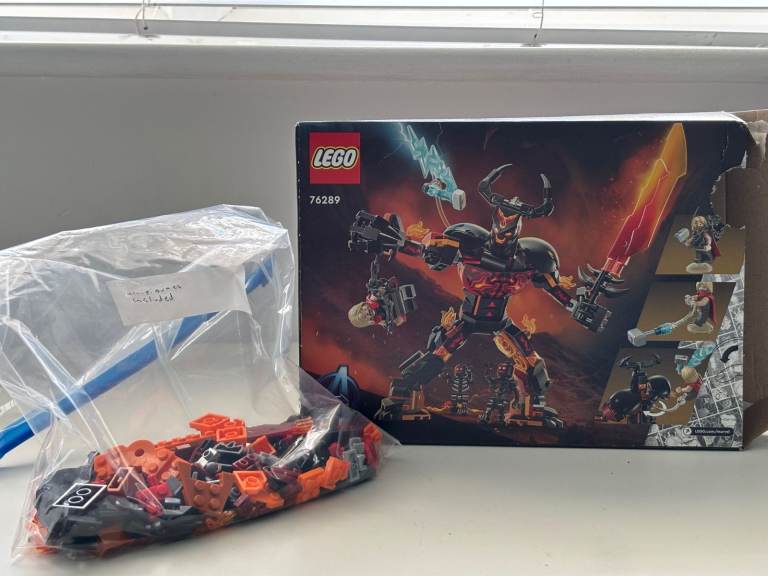 LEGO Marvel Thor vs Surtur Set 76289 – Good Condition (used)