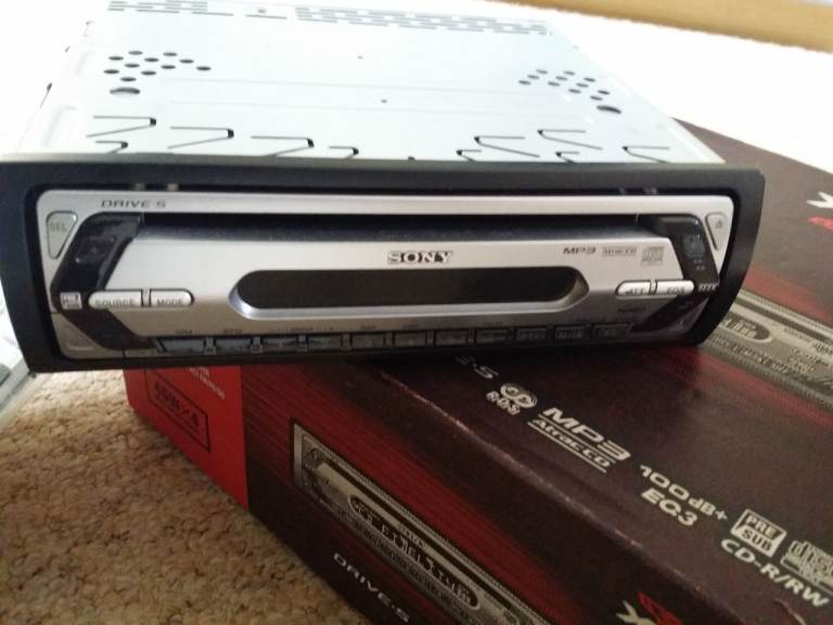 Sony CDX-S22 Tuner, digital CD and MP3-player