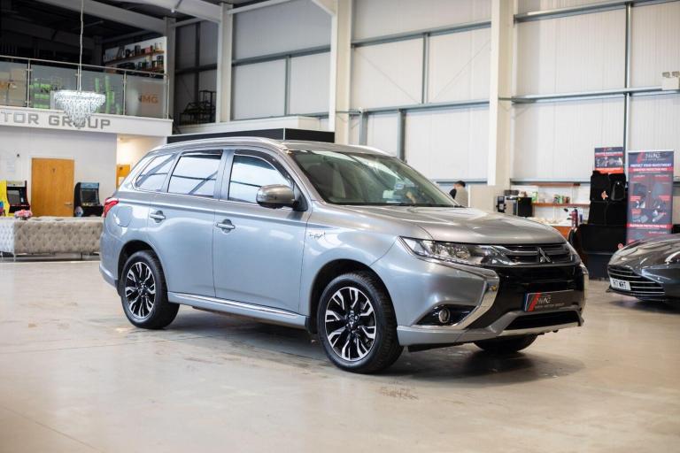 2017 Mitsubishi Outlander 2.0h 12kWh 4h SUV 5dr Petrol Plug-in Hybrid CVT 4WD Euro 6 (s/s) (200 p...