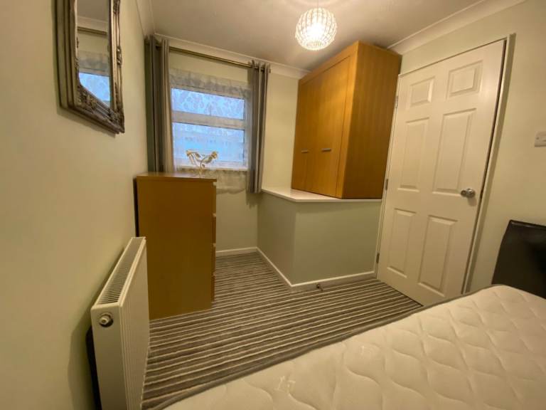 Rooms for rent in Taunton Centre. Couples accepted too !