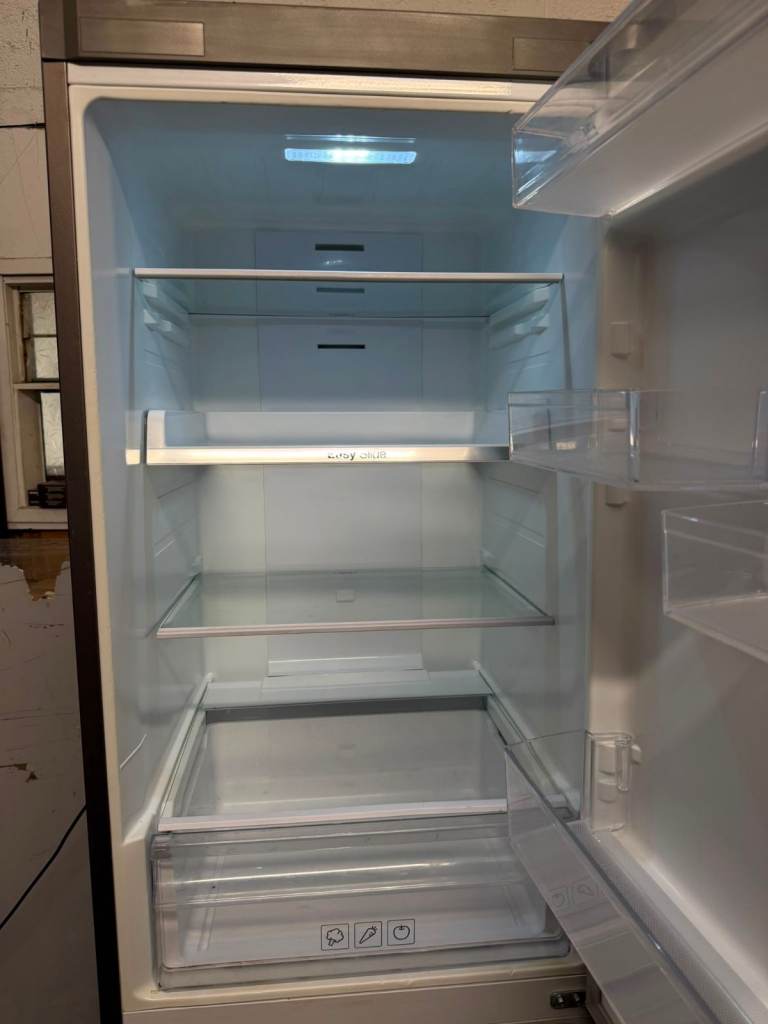  Freestanding Fridge Freezer - Silver, Good Condition