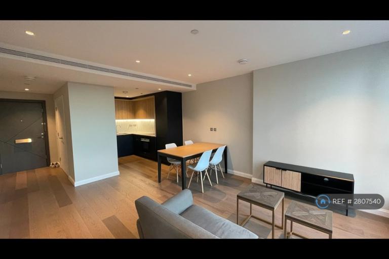 1 bedroom flat in Gasholder Place, London, SE11 (1 bed) (#2807540)