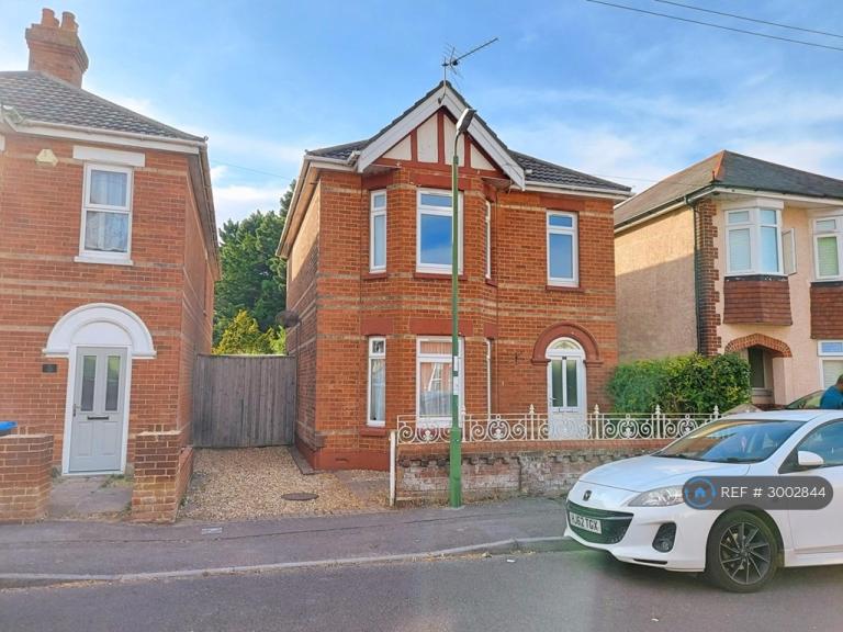 5 bedroom house in Evelyn Road, Bournemouth, BH9 (5 bed) (#3002844)