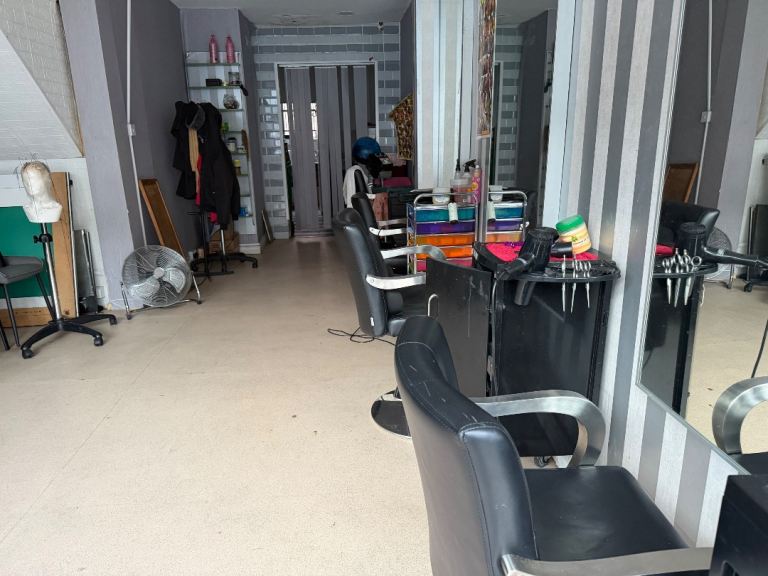 Retail shop to let 