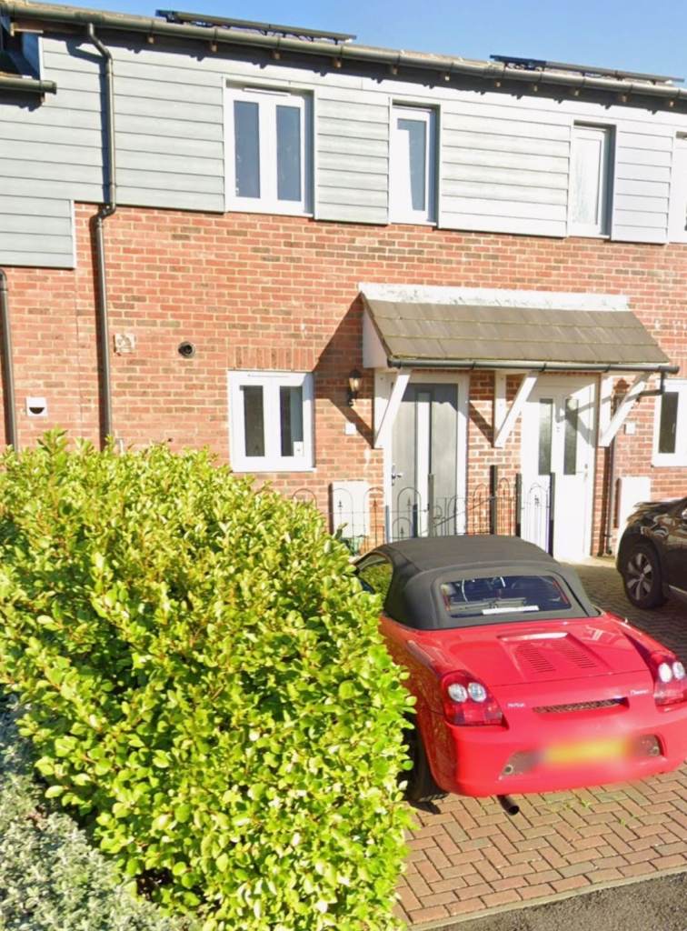 2 bed mid terrace Folkestone 