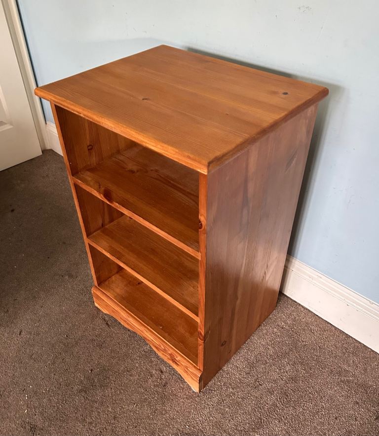 Solid Pine Bookcase / Unit H30in/75cm W20in/51cm D16in/41cm Good condition  J075