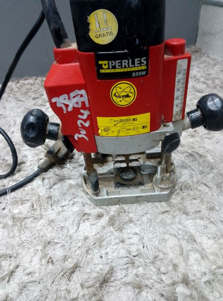 Perles OF2-808E 850W Router – Fair Condition