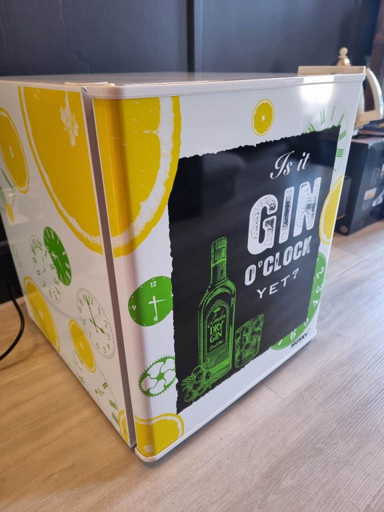 Mini fridge 
